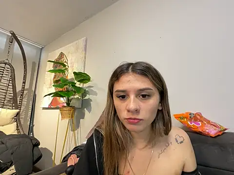 Snapshot of aliisonn_parker26 chatting on 03-10-25, 10:24 aliisonn parker26 online show from 03-10-25, 10:24