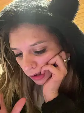 Snapshot of aliisonn_parker26 chatting on 03-08-25, 11:18 aliisonn parker26 online show from 03-08-25, 11:18