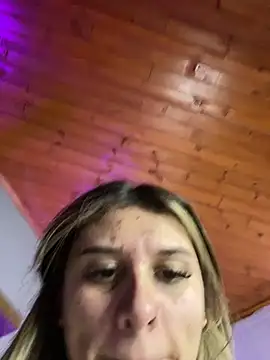 Snapshot of aliisonn_parker26 chatting on 02-21-25, 10:04 aliisonn parker26 online show from 02-21-25, 10:04