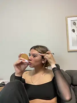 Snapshot of aliisonn_parker26 chatting on 02-05-25, 10:33 aliisonn parker26 online show from 02-05-25, 10:33