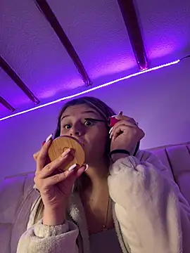 Snapshot of aliisonn_parker26 chatting on 01-28-25, 05:00 aliisonn parker26 online show from 01-28-25, 05:00