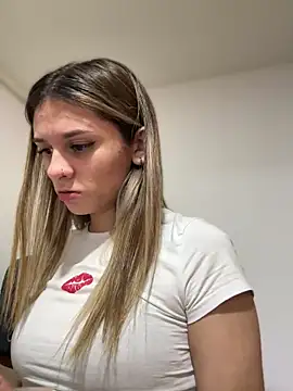 Snapshot of aliisonn_parker26 chatting on 03-14-25, 03:26 aliisonn parker26 online show from 03-14-25, 03:26