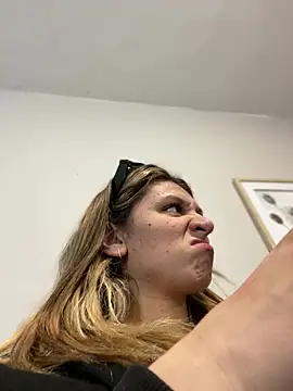 Snapshot of aliisonn_parker26 chatting on 02-04-25, 10:34 aliisonn parker26 online show from 02-04-25, 10:34