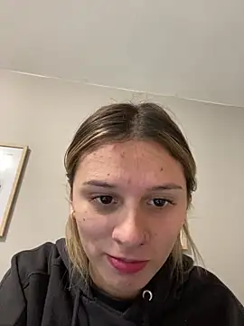 Snapshot of aliisonn_parker26 chatting on 01-25-25, 06:35 aliisonn parker26 online show from 01-25-25, 06:35