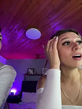 Snapshot of aliisonn_parker26 chatting on 02-08-25, 01:11 aliisonn parker26 online show from 02-08-25, 01:11