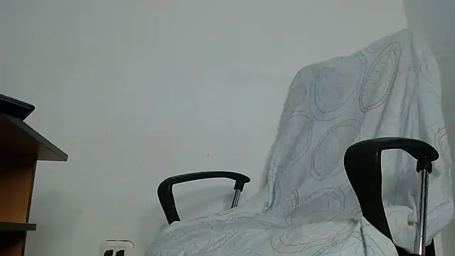 Snapshot of enzo_0814 chatting on 12-01-25, 01:06 enzo 0814 online show from 12-01-25, 01:06