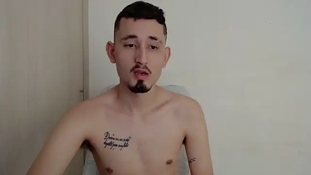 Snapshot of enzo_0814 chatting on 10-12-25, 09:49 enzo 0814 online show from 10-12-25, 09:49