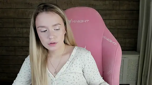 MilanaBalmain online show from 04-14-26, 04:17