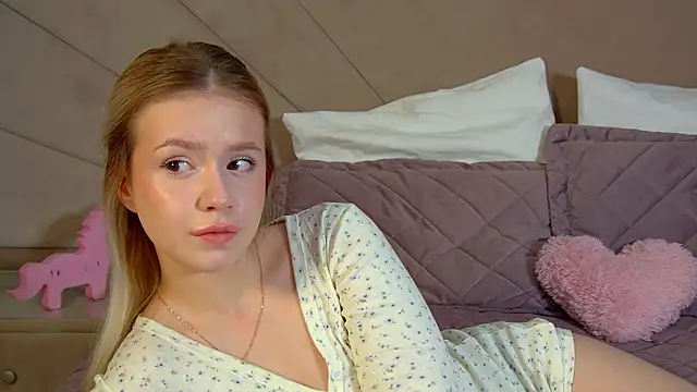 MilanaBalmain online show from 03-10-26, 04:38