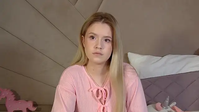 MilanaBalmain online show from 03-25-26, 04:39