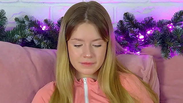 MilanaBalmain online show from 12-22-25, 04:23