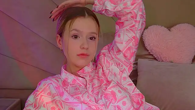 MilanaBalmain online show from 11-08-25, 04:27