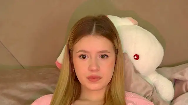 MilanaBalmain online show from 10-31-25, 04:31