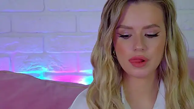 MilanaBalmain online show from 03-11-26, 04:12