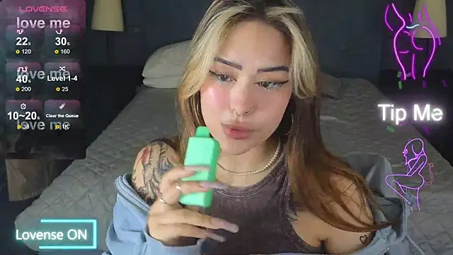 baby  kim online show from 11-18-25, 05:22