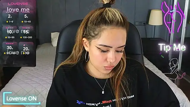 baby  kim online show from 10-22-25, 09:20