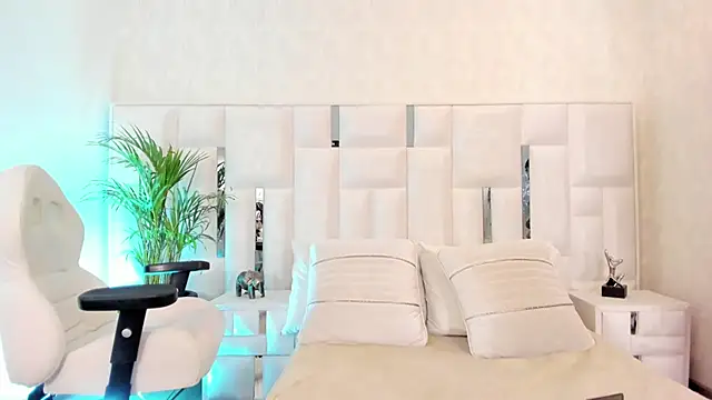 im nika  online show from 09-14-25, 03:34