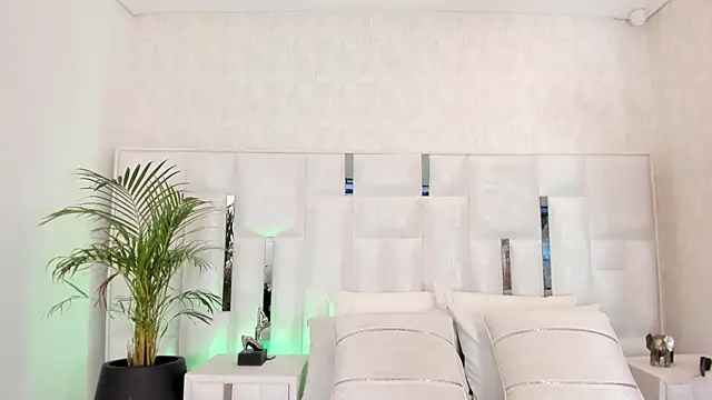 im nika  online show from 10-02-25, 12:52