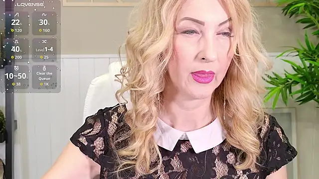 LadyLeea online show from 11-17-25, 05:33