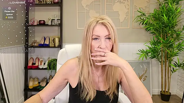 LadyLeea online show from 11-07-25, 05:23