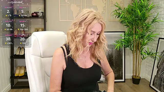 LadyLeea online show from 09-19-25, 05:11