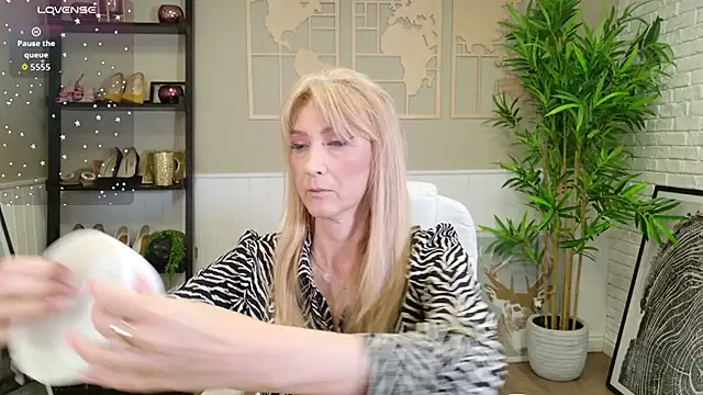 LadyLeea online show from 05-07-26, 04:39