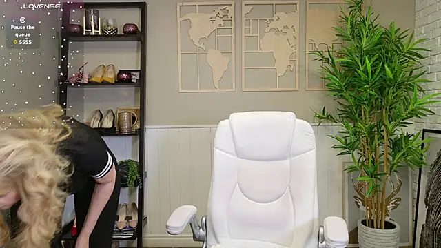 LadyLeea online show from 05-26-26, 04:32