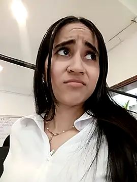 Mia Fischer online show from 12-17-25, 07:08