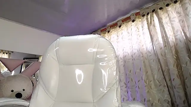 Mia Fischer online show from 11-10-25, 07:41