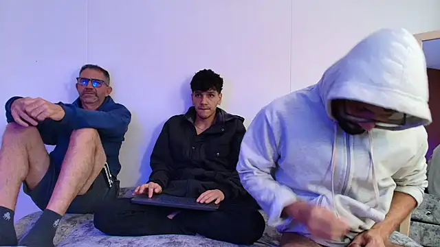 Benjamin show online show from 12-16-25, 02:21