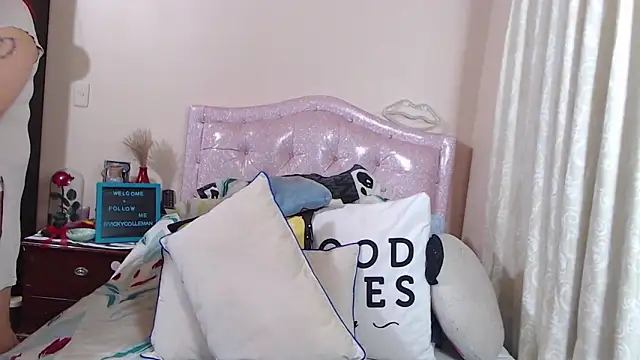 Snapshot of VickyColleman chatting on 03-15-25, 10:03 VickyColleman online show from 03-15-25, 10:03