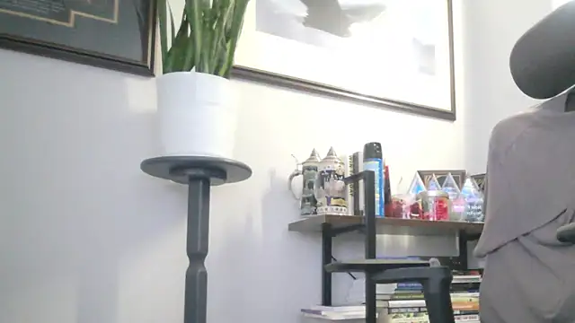 Leo Sanders online show from 04-17-26, 12:19