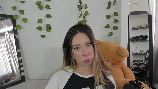 JanneKim online show from 10-16-25, 08:06