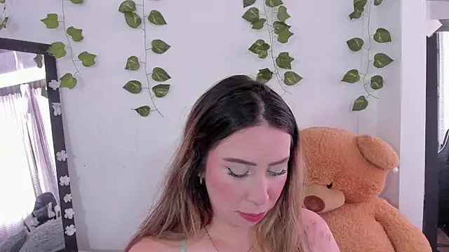 JanneKim online show from 10-08-25, 04:19