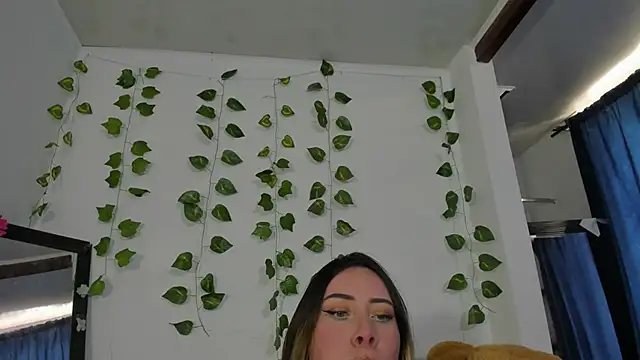 JanneKim online show from 11-13-25, 07:40