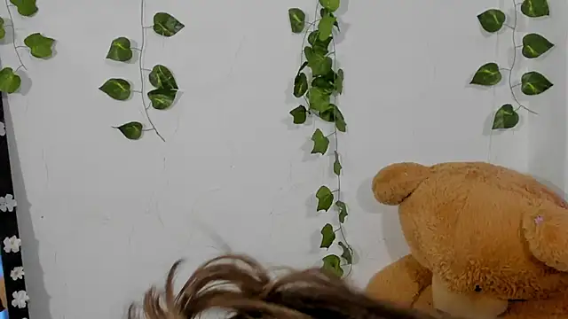 JanneKim online show from 10-22-25, 03:11