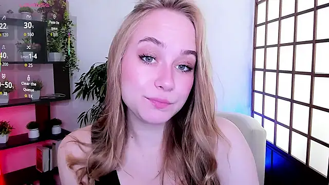 Snapshot of LianaBright chatting on 05-31-26, 02:06 LianaBright online show from 05-31-26, 02:06