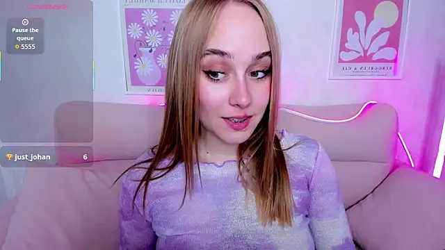 Snapshot of LianaBright chatting on 05-21-26, 01:47 LianaBright online show from 05-21-26, 01:47