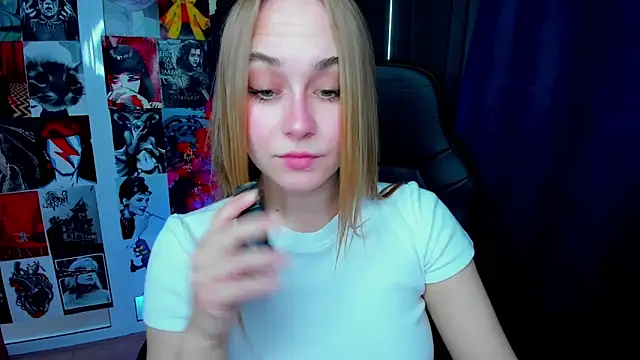 Snapshot of LianaBright chatting on 05-05-26, 01:41 LianaBright online show from 05-05-26, 01:41