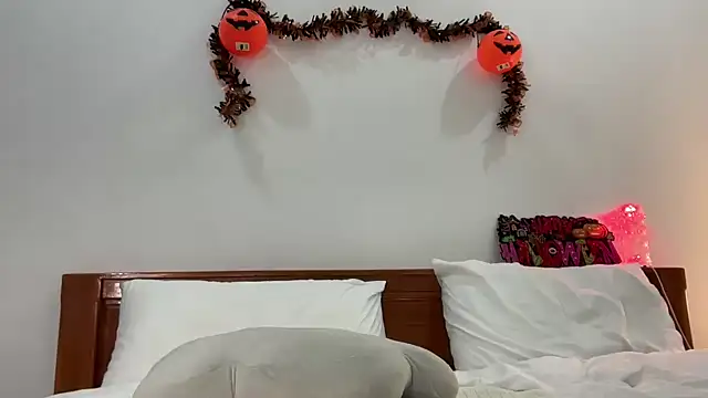 CoCo-Queen online show from 10-27-25, 03:18