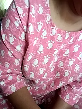 Snapshot of EeshaBhabi chatting on 02-18-26, 06:44 EeshaBhabi online show from 02-18-26, 06:44