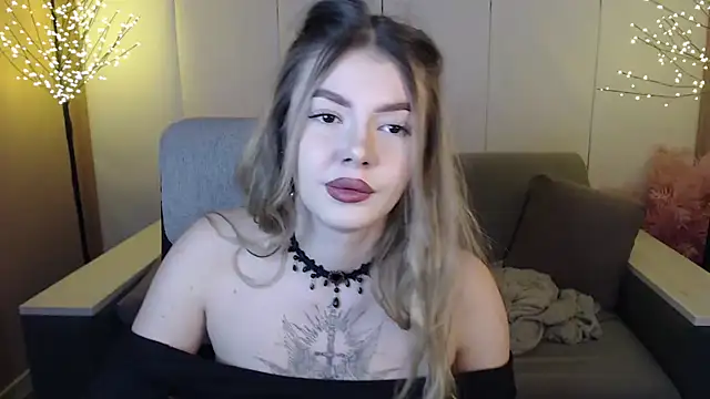 Snapshot of Ritaneer chatting on 02-25-25, 12:27 Ritaneer online show from 02-25-25, 12:27