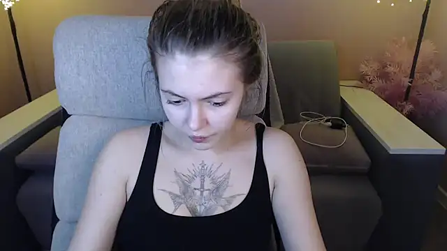 Snapshot of Ritaneer chatting on 12-25-24, 12:15 Ritaneer online show from 12-25-24, 12:15