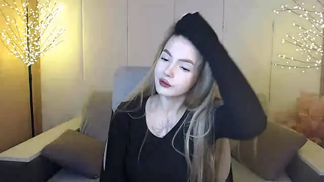 Snapshot of Ritaneer chatting on 01-21-25, 09:03 Ritaneer online show from 01-21-25, 09:03