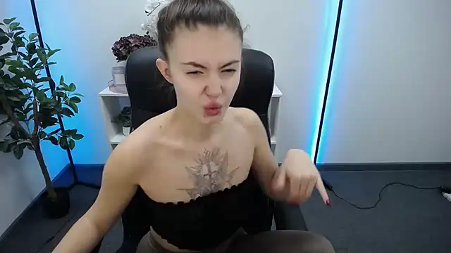 Snapshot of Ritaneer chatting on 11-30-25, 09:32 Ritaneer online show from 11-30-25, 09:32