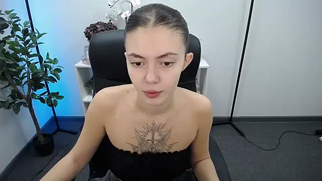 Snapshot of Ritaneer chatting on 12-01-25, 08:59 Ritaneer online show from 12-01-25, 08:59