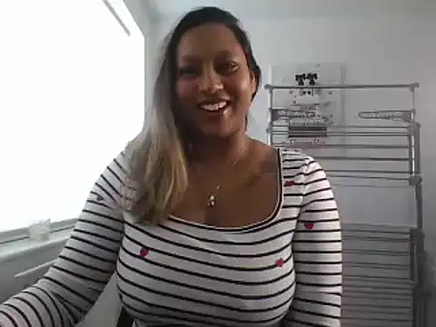 Snapshot of TEMPTING-TAMMY chatting on 01-09-25, 01:13 TEMPTING-TAMMY online show from 01-09-25, 01:13