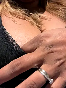 Snapshot of TEMPTING-TAMMY chatting on 09-09-25, 05:17 TEMPTING-TAMMY online show from 09-09-25, 05:17