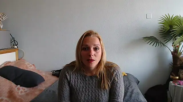 Doucelouve9 online show from 03-12-25, 09:12