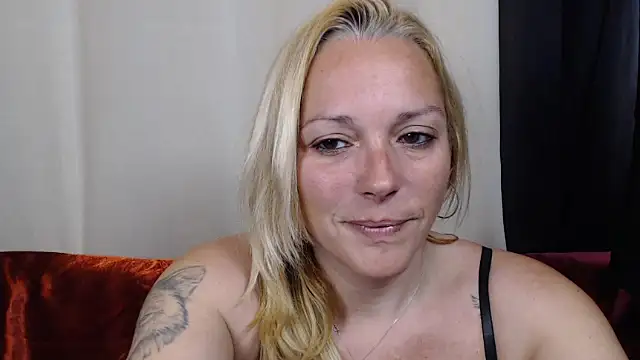 Doucelouve9 online show from 03-06-26, 09:15